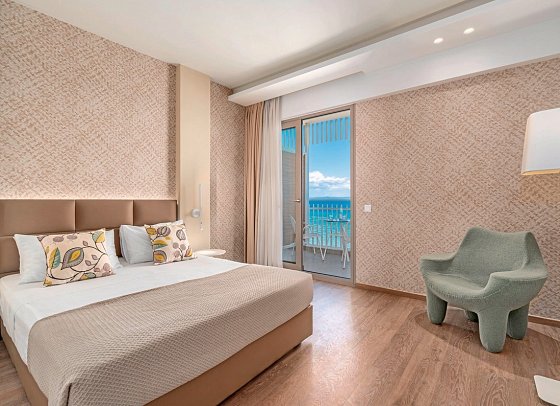 Ammon Zeus Luxury Beach Hotel - Wohnbeispiel Doppelzimmer Deluxe Meeresfront (Zimmercodierung DDO)