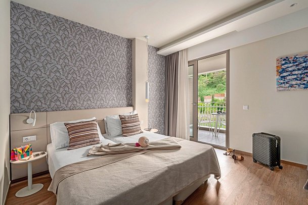 Ammon Zeus Luxury Beach Hotel - Wohnbeispiel Doppelzimmer Deluxe Gartenblick (Zimmercodierung DDG)