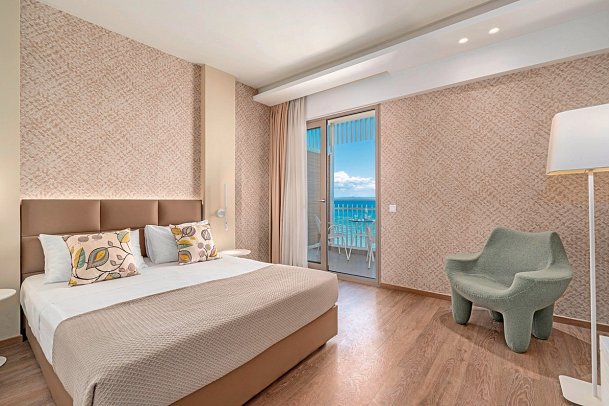 Ammon Zeus Luxury Beach Hotel - Wohnbeispiel Doppelzimmer Deluxe Meeresfront (Zimmercodierung DDO)