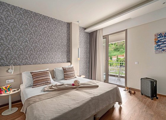 Ammon Zeus Luxury Beach Hotel - Wohnbeispiel Doppelzimmer Deluxe Gartenblick (Zimmercodierung DDG)