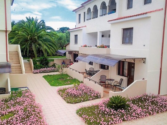 Amari Studios & Appartements