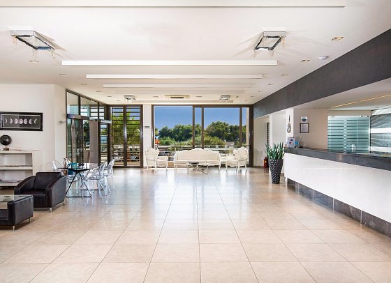 Lagomandra Hotel & Spa