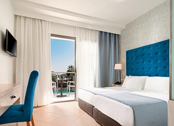 Flegra Palace - Wohnbeispiel Premium Poolblick (Zimmercodierung DMP)