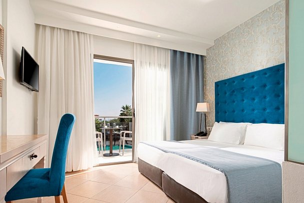 Flegra Palace - Wohnbeispiel Premium Poolblick (Zimmercodierung DMP)