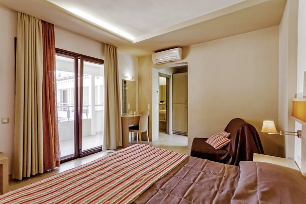 Lagomandra Beach Hotel - Wohnbeispiel Deluxe-Zimmer