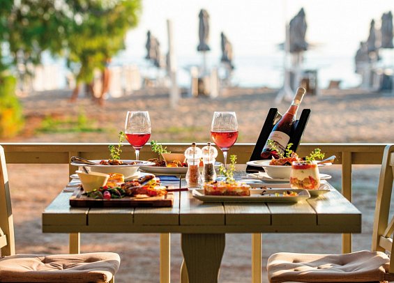 Lagomandra Beach Hotel