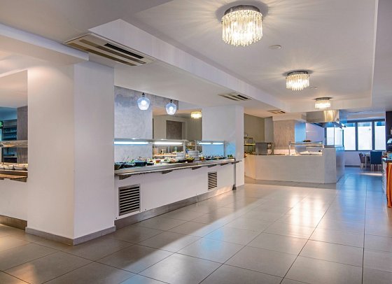 Lagomandra Beach Hotel