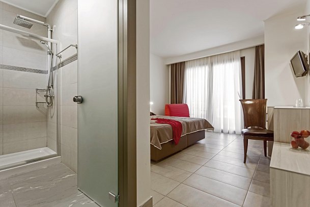 Lagomandra Beach Hotel - Wohnbeispiel Doppelzi. Deluxe seitl. Meerblick (Zimmercodierung DDN)