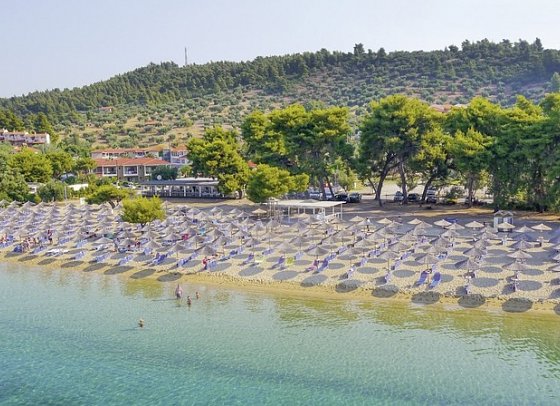 Lagomandra Beach Hotel