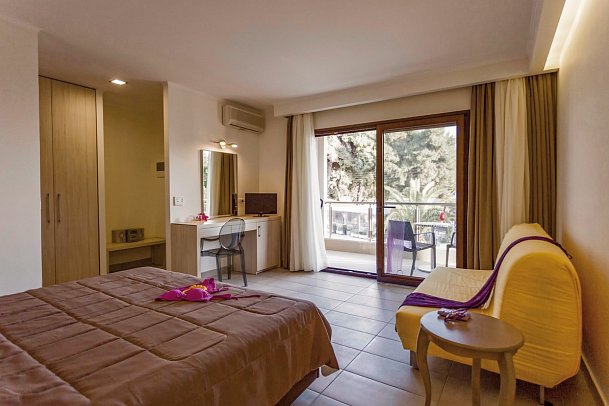 Lagomandra Beach Hotel - Wohnbeispiel Junior-Suite