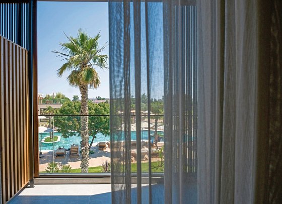 Portes Theros - Wohnbeispiel Doppelzimmer Poolblick (Zimmercodierung DBP)