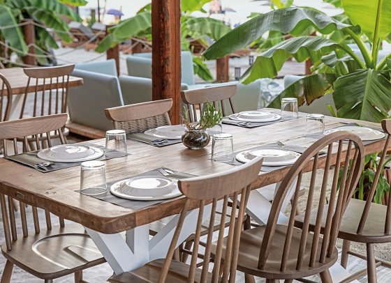Royal Hotel and Suites - Olivo Beach-Bar