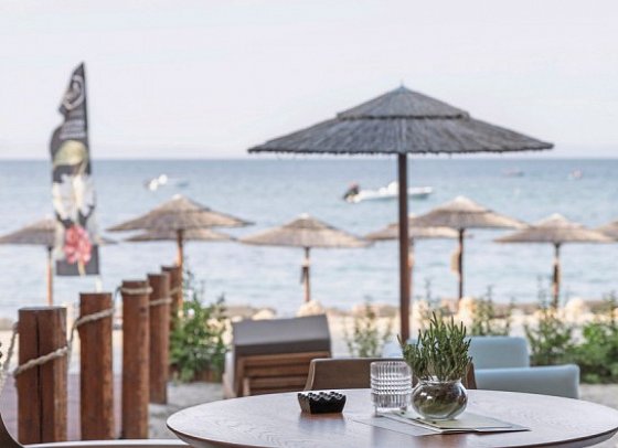 Royal Hotel and Suites - Olivo Beach-Bar