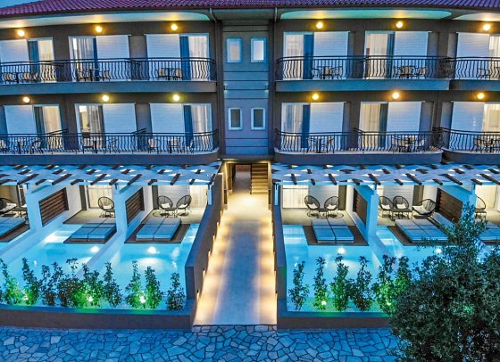 Royal Hotel and Suites