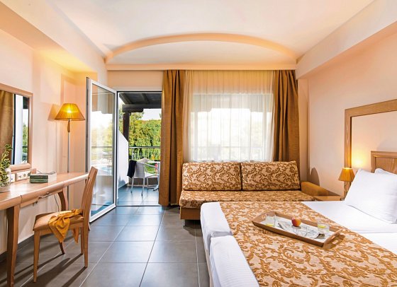 Hotel Alexandros Palace - Wohnbeispiel Doppelzimmer Poolblick (Zimmercodierung DBP)