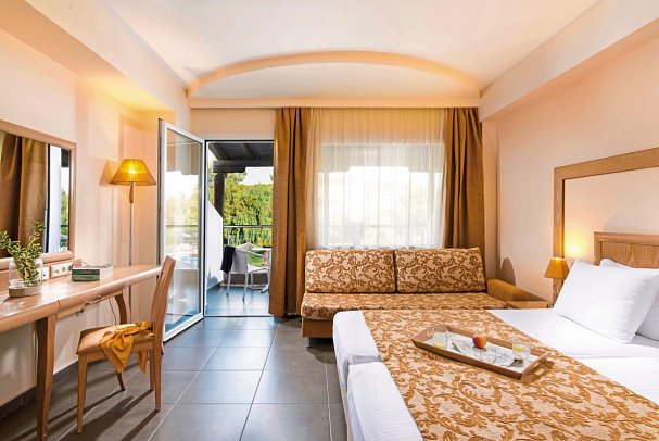 Hotel Alexandros Palace - Wohnbeispiel Doppelzimmer Poolblick (Zimmercodierung DBP)