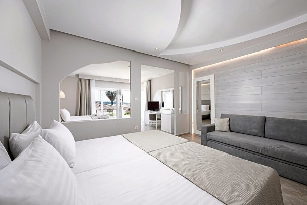 Hotel Alexandros Palace - Wohnbeispiel Familienzimmer Meerblick (Zimmercodierung FBM)