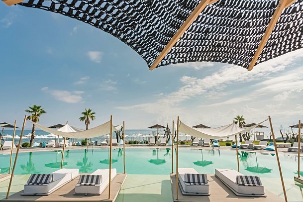 Blue Carpet Luxury Suites