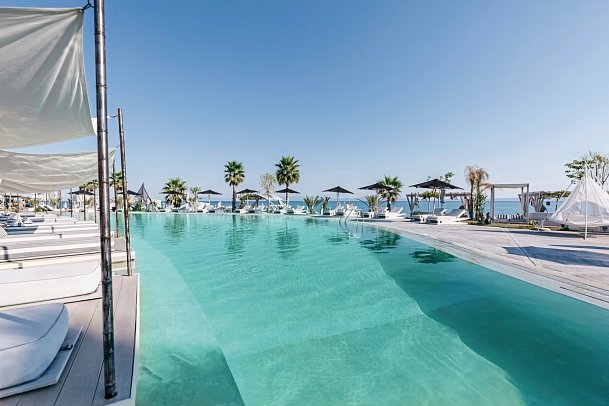 Blue Carpet Luxury Suites