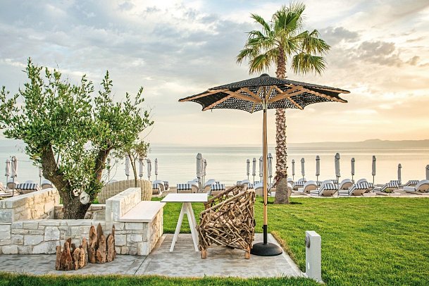 Blue Carpet Luxury Suites