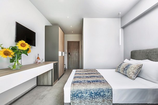 Hotel Kriopigi - Wohnbeispiel Doppelzimmer Premium Landblick (Zimmercodierung DML)