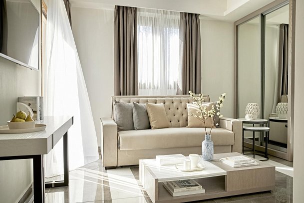 Potidea Palace - Wohnbeispiel Juniorsuite seitl. Meerblick (Zimmercodierung J1N)