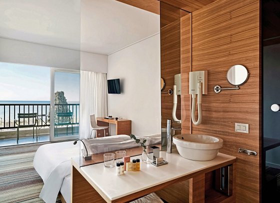 Doryssa Seaside Resort - Wohnbeispiel Juniorsuite Deluxe Meerblick (Zimmercodierung JDM)