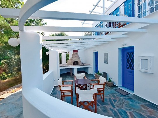 Limnionas Bay Village