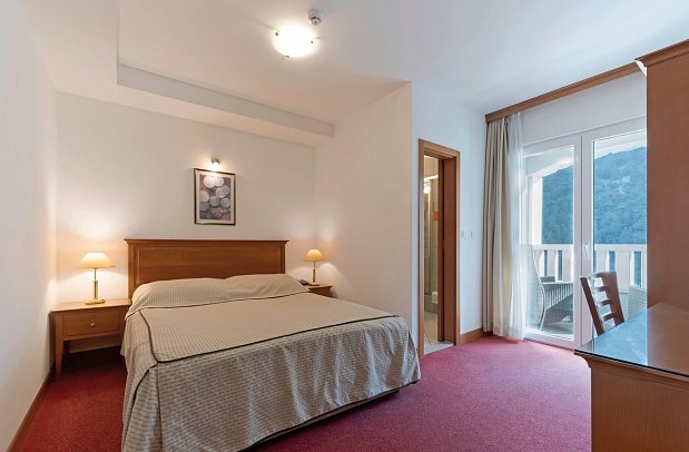 Villa Dvor - Wohbeispiel Doppelzimmer Balkon Meerblick (Zimmercodierung DSM)