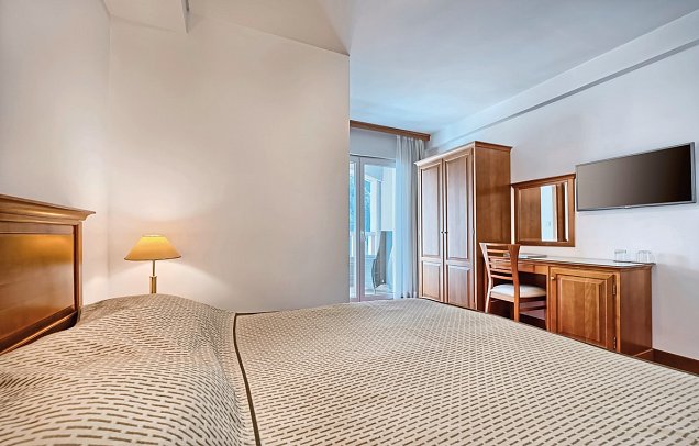 Villa Dvor - Doppelzimmer Balkon Meerblick (Zimmercodierung D2M)