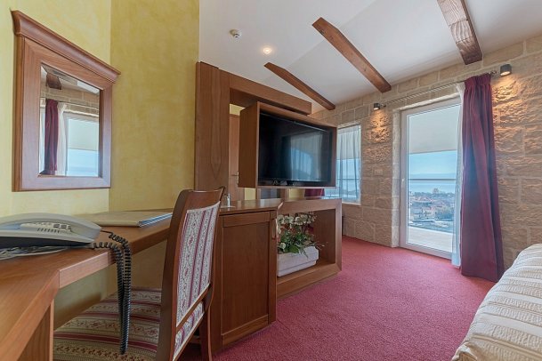 Villa Dvor - Wohnbeispiel Doppelzimmer Superior Meerblick (Zimmercodierung DSM)