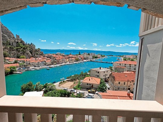 Villa Dvor - Wohnbeispiel Doppelzimmer Loggia mit Fluss- und Meerblick (Zimmercodierung DB2)