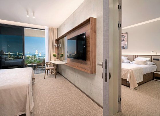 Grand Hotel View - Wohnbeispiel Familienzimmer Meerblick (Zimmercodierung F1M)