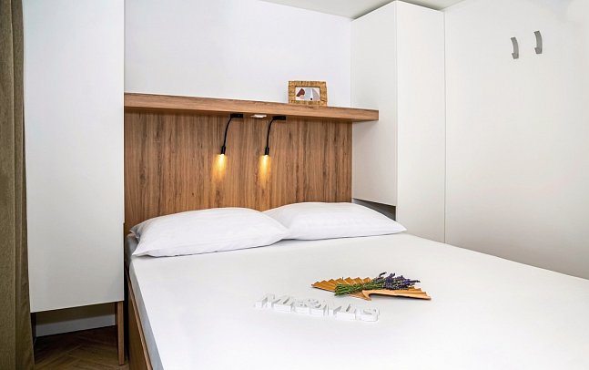 Camp Almissa - Wohnbeispiel MH Adria Mline 4+1 (C2) (Zimmercodierungen BB7, BB3, CB2, BM1 & CB3)