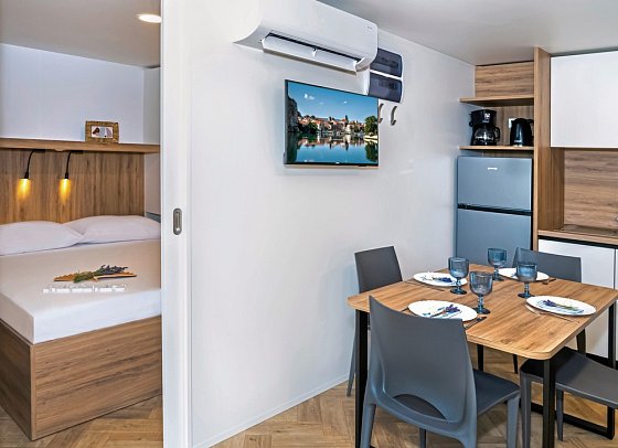 Camp Almissa - Wohnbeispiel MH Adria Mline 4+1 (C2) (Zimmercodierung BB7)