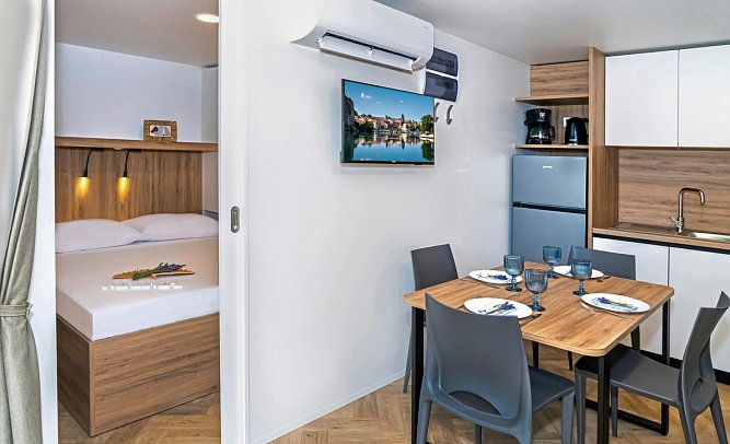 Camp Almissa - Wohnbeispiel MH Adria Mline 4+1 (C2) (Zimmercodierung BB7)
