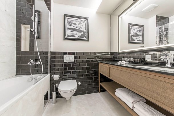 Grand Hotel Slavia - Beispiel Bad Doppelzimmer Superior (Zimmercodierung DS1)