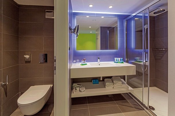 Bluesun Hotel Berulia - Beispiel Bad Doppelzimmer Superior Meerseite (Zimmercodierung DSC)