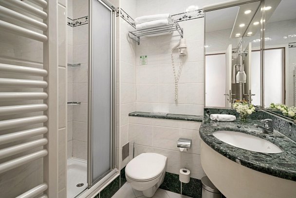 Valamar Meteor Hotel - Wohnbeispiel Bad (Zimmercodierung DB1)