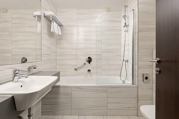 Hotel Park Makarska - Beispiel Bad Doppelzimmer Standard (Zimmercodierung DG3)