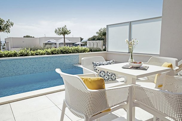 Romana Beach Resort - Beipiel Terrasse Appartement 1 Schlafzimmer Meerblick (Zimmercodierung A1M)