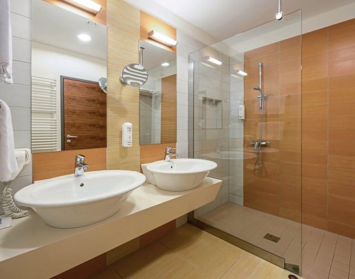 Bretanide Sport & Wellness Resort - Wohnbeispiel Bad Juniorsuite (Zimmercodierungen J1M & JB1)