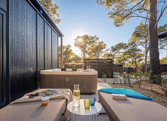 Pinadria Camping Resort - Beispiel Terrasse Mobilheim Glamping Escape (Zimmercodierung CB1)