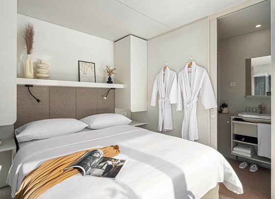 Pinadria Camping Resort - Wohnbeispiel Mobilheim Glamping Escape (Zimmercodierung CB1)