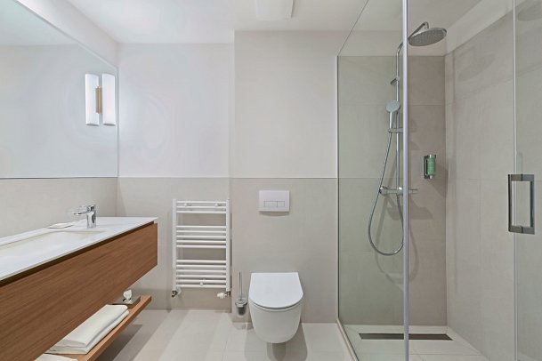 Bluesun Hotel Elaphusa - Beispiel Bad (Zimmercodierungen DG1, DB1, DC2, EB1.DBC, EBC, DS1, DSC & DMM)