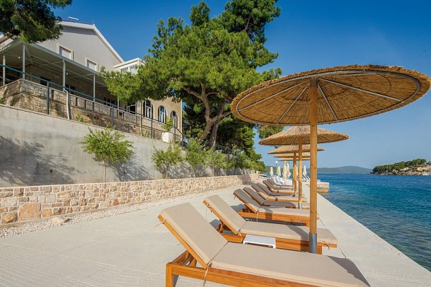 Milna Osam - Adults only