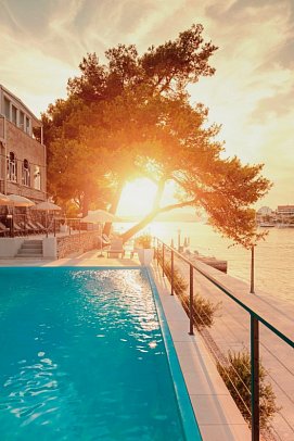 Milna Osam - Adults only