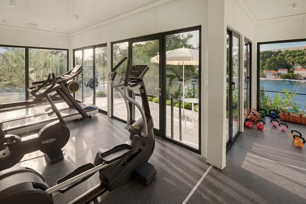 Milna Osam - Adults only