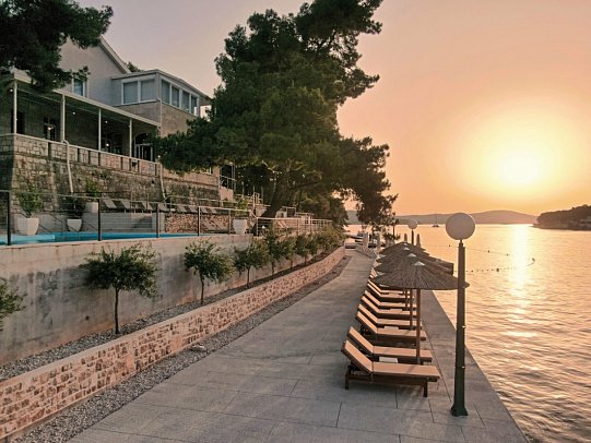 Milna Osam - Adults only