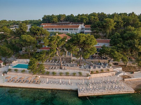 Milna Osam - Adults only